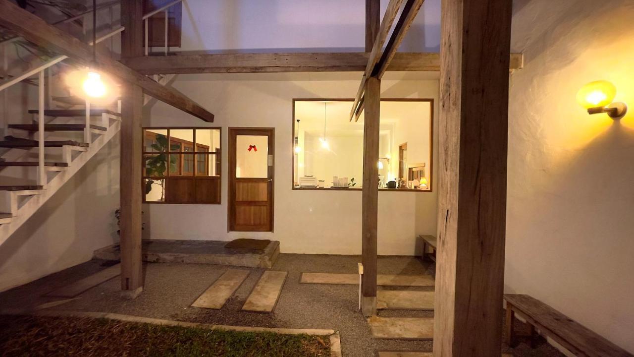 Paper Plane Cnx Bed and Breakfast Chiang Mai Exterior foto